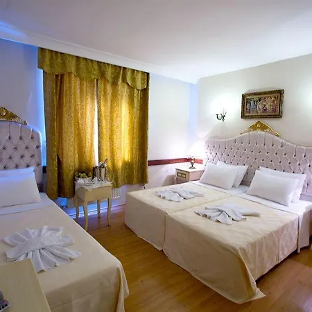 Hotel Adora Cafe & Restaurant 3*