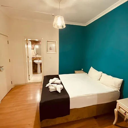 Hotel Adora Cafe & Restaurant 3*
