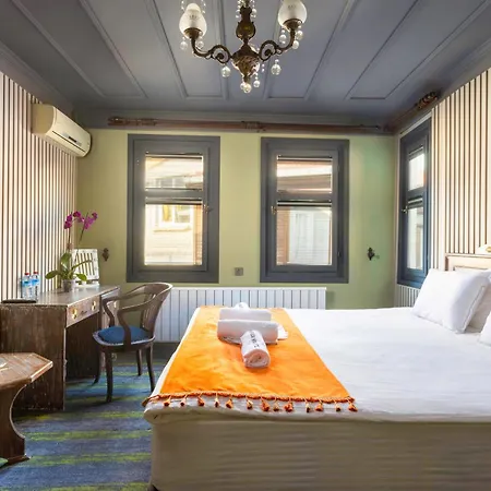 Wonder Wood Bed & Breakfast 2*