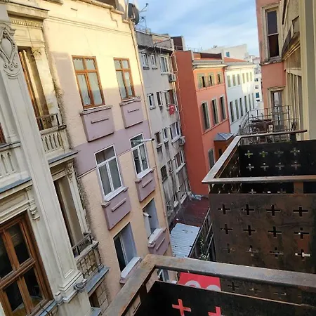 Aleksandr Pera Hotel 3*