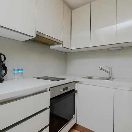High Floor Lux 2 *