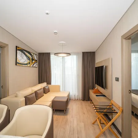Hotel Rayelin Old Town 4*