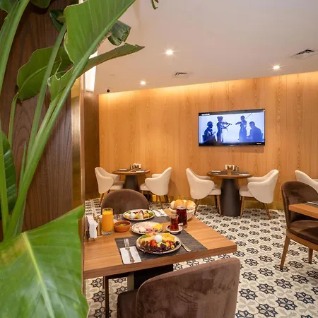 Rayelin Old Town Hotel 4*