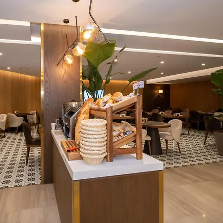 Hotel Rayelin Old Town 4*
