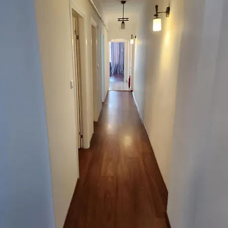 Kadikoy Merkezi Konumda *