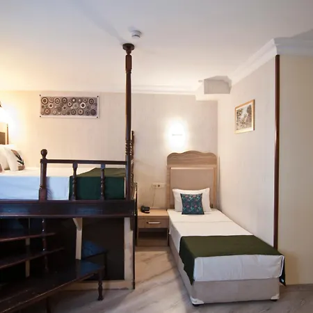 מלון Artefes Old City 4*