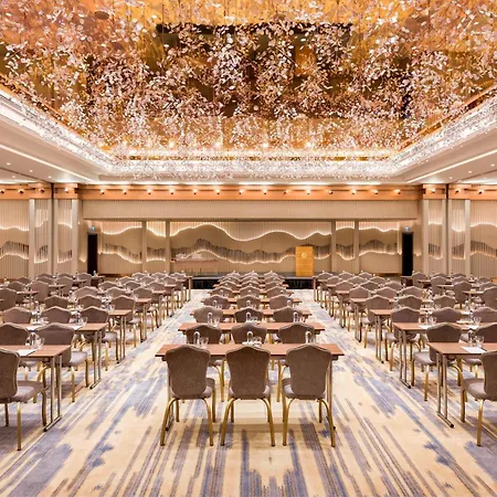 מלון The Ritz-carlton, At The Bosphorus 5*
