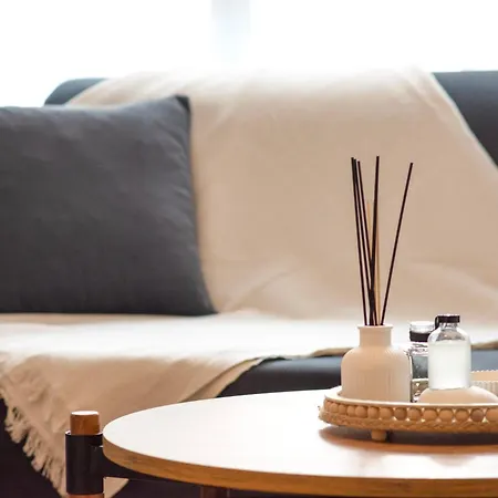 Brand New With Bedroom & Office 公寓