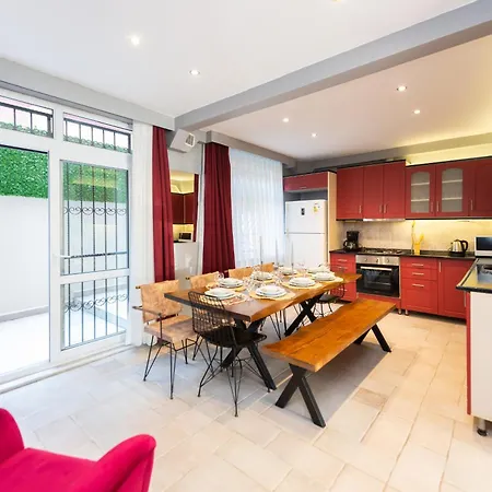 Bright Duplex Aparthotel