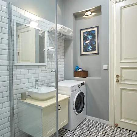 Nostalgic & Comfortable Historical Home! 이스탄불