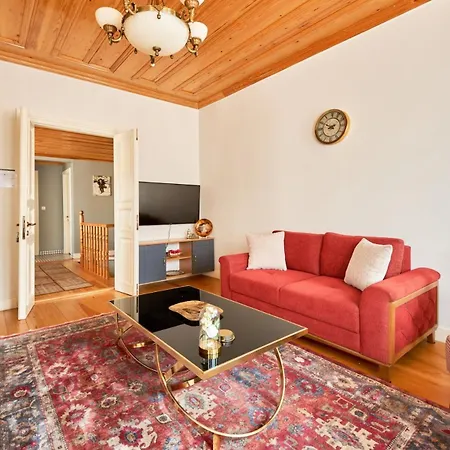 Nostalgic & Comfortable Historical Home! 빌라
