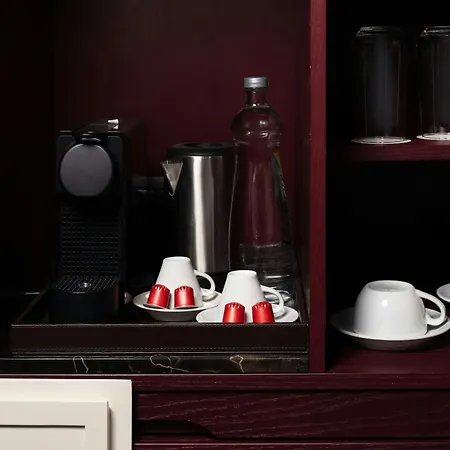 Adahan Decamondo Pera, Autograph Collection 5*