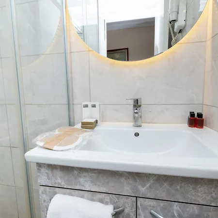 Peak Star Hotell