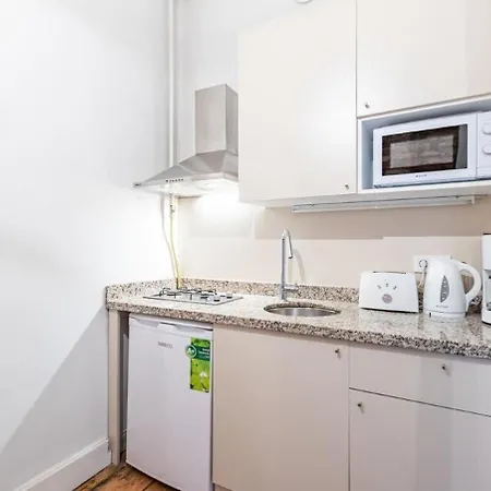Bright Charming 2bd15bath Galatatower Home! #257 اسطنبول