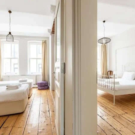 Bright Charming 2bd15bath Galatatower Home! #257 شقة اسطنبول