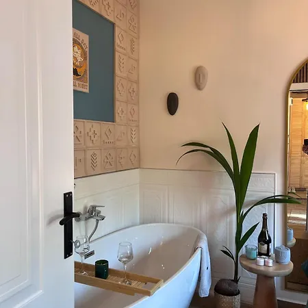 Otto Enjoy Relax 30 Sec To Taksim Bathtub Apartamento *
