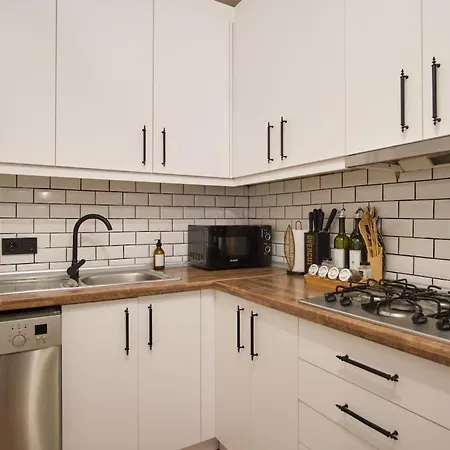 Modern & Pretty Apartment *