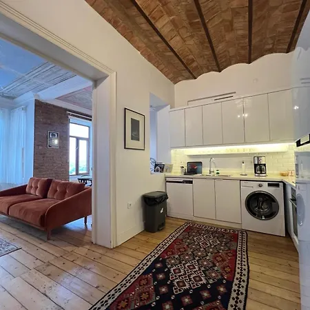 Comfortable And Peaceful For Family In Beyoglu Stambuł