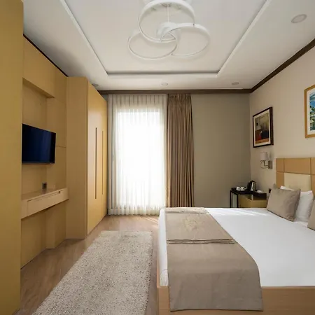 Continental Pera 4*