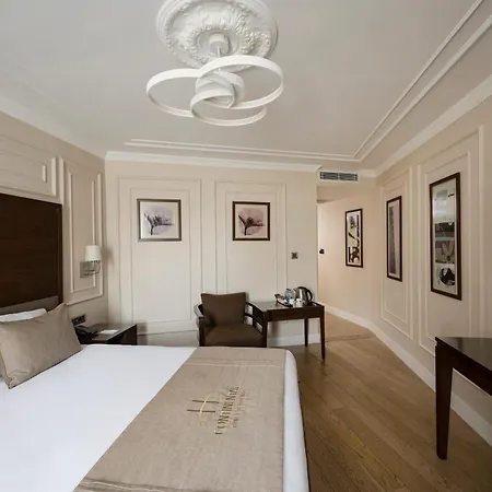 Tunel Hotel