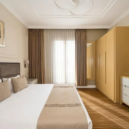 Continental Pera 4*