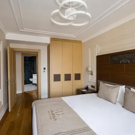 Continental Pera 4*
