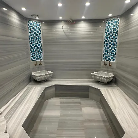 Maywood Hotel 4*