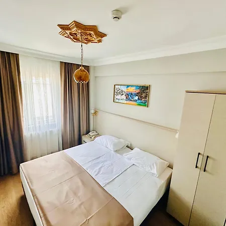 Crowned Exclusive Hotel 2*