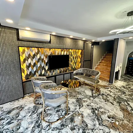 Hotel Crowned Exclusive
