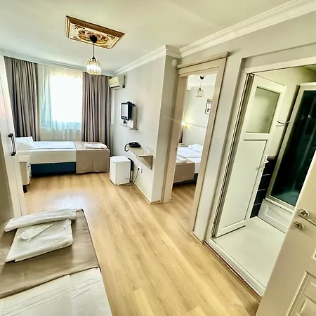 Hotel Crowned Exclusive