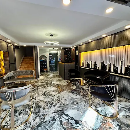 Crowned Exclusive Hotel