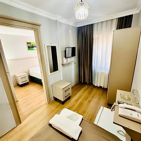 Crowned Exclusive Hotel 2*