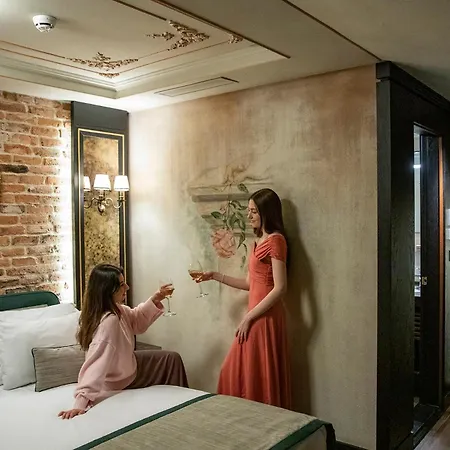 Tria Istanbul-special Category Otel 4*