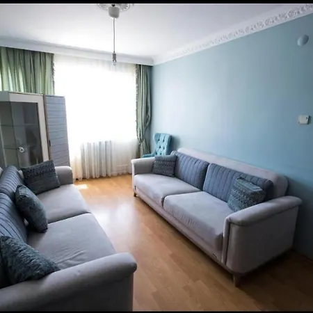 2br - 1lr Seaview Family Flat 10 Min Walk To Center Appartement Istambul