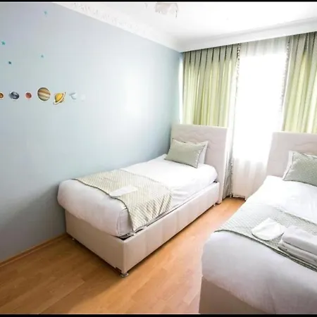 Appartement 2br - 1lr Seaview Family Flat 10 Min Walk To Center Istambul