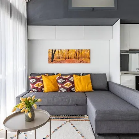 Airy W Stunning Views Private Patio #362 아파트 이스탄불
