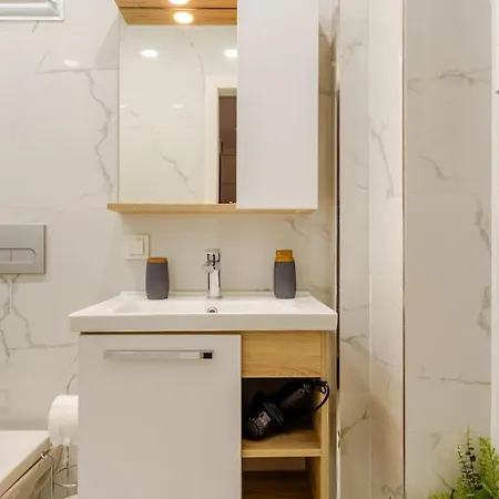Apartment Charming Bagdat Avenue Hideaway, Near Marina *