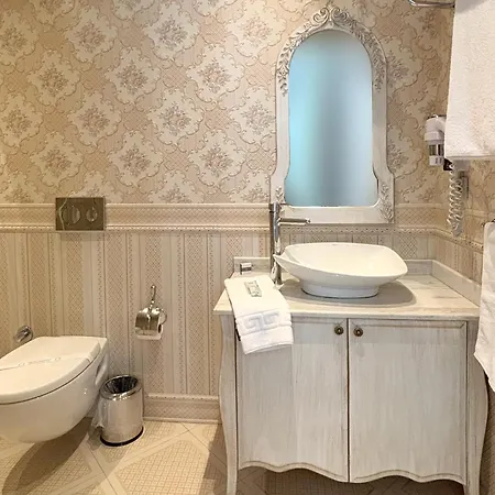 Elegance Hotel