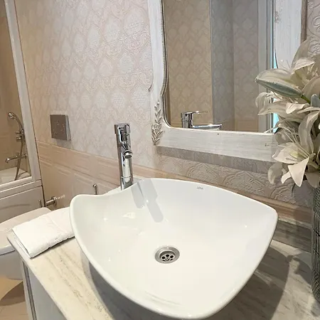 Elegance Hotel 4*
