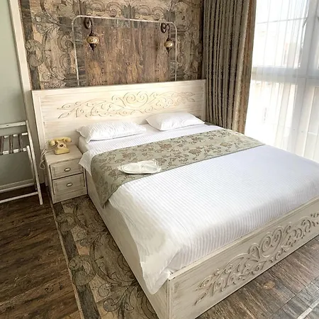 Elegance Hotel