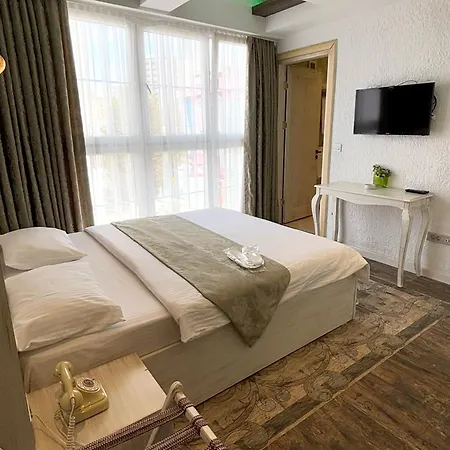 Elegance Hotel