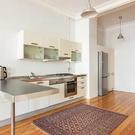 Warm Rustic Charming 2bd Galata Wpatio Gem! #320 아파트 이스탄불