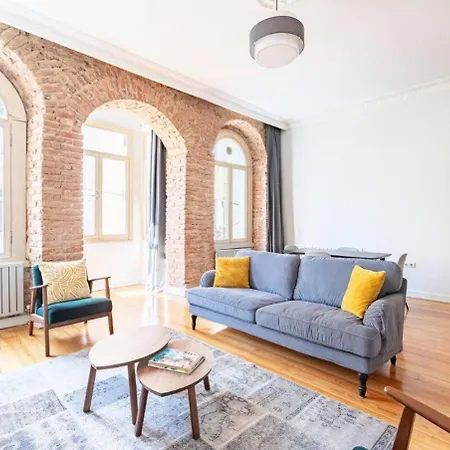 Warm Rustic Charming 2bd Galata Wpatio Gem! #320 아파트 *