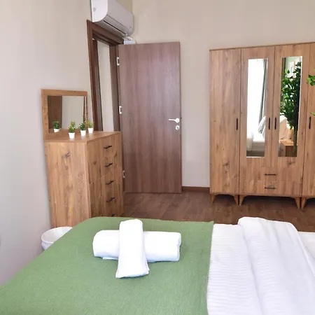 Apartment Spacious 2br With Garden- Long Term Rent Istanbul