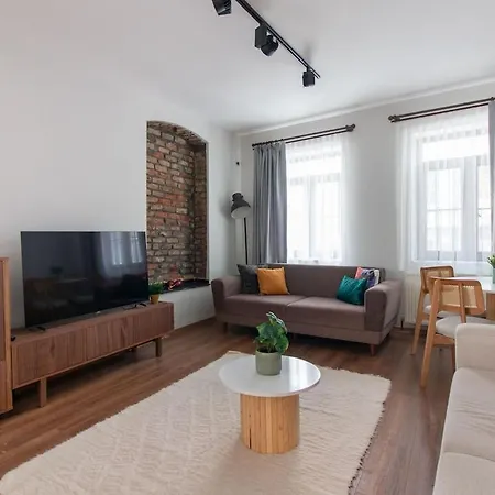 Tastefully Designed 2br With A Lush Backyard Daire İstanbul