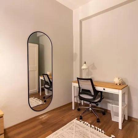 Tastefully Designed 2br With A Lush Backyard Daire *