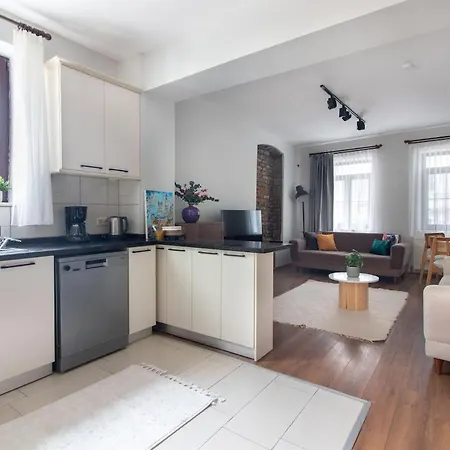 Daire Tastefully Designed 2br With A Lush Backyard *