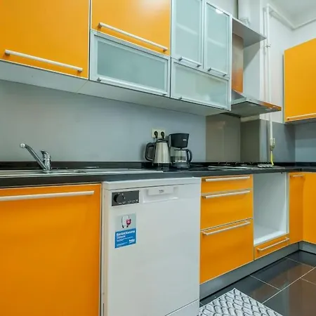 High-ceiling Three-bedroom Apartament