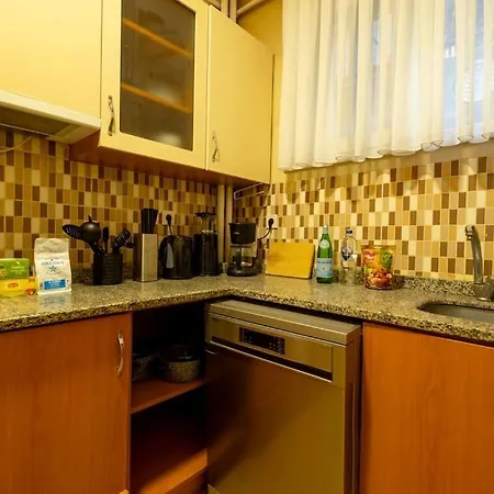 3-bedroom With Balcony 아파트 *