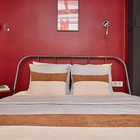Stunning 2br 1 Min Metro&galata Daire İstanbul